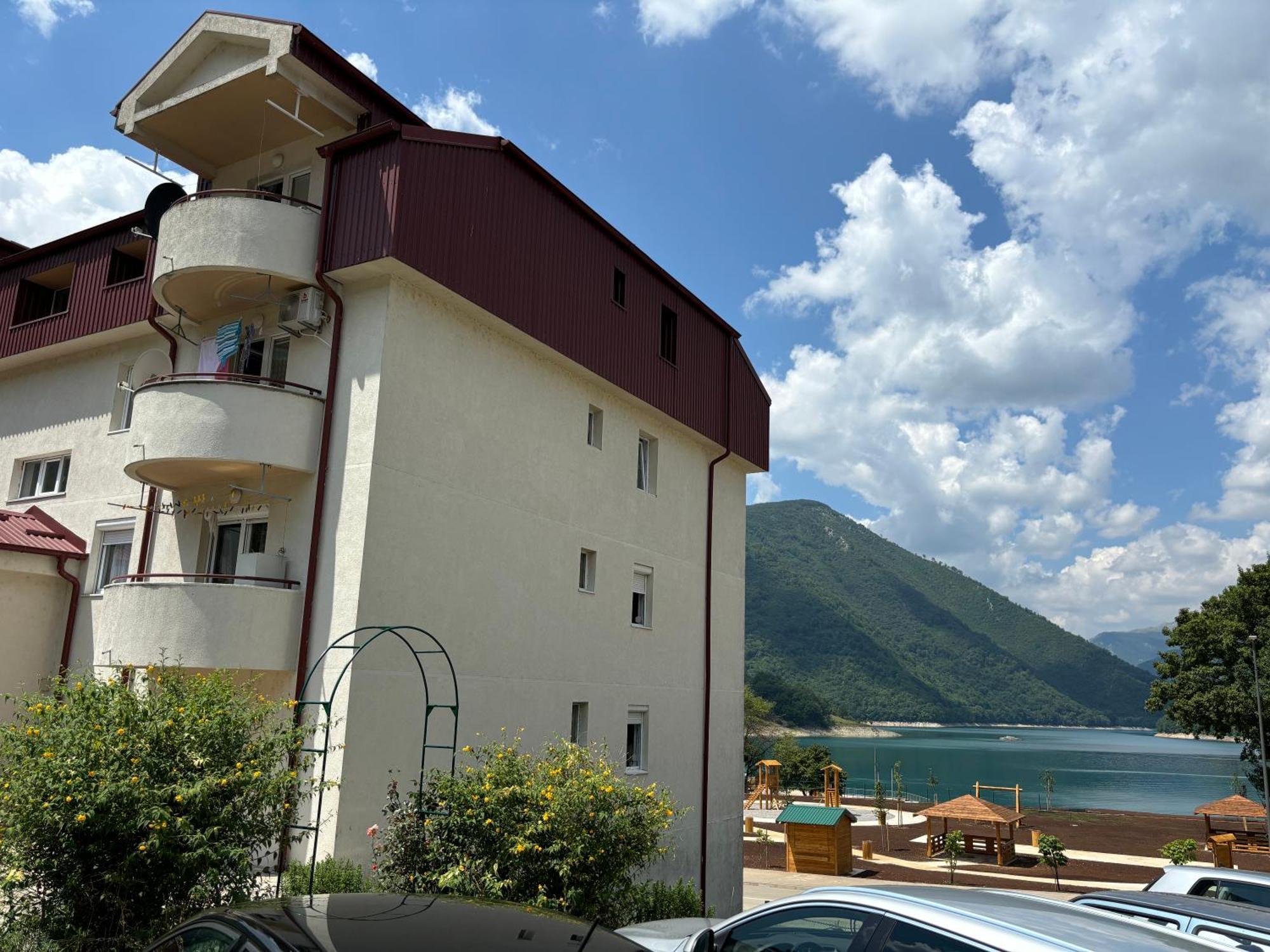 Zora Apartment Плужине Екстер'єр фото