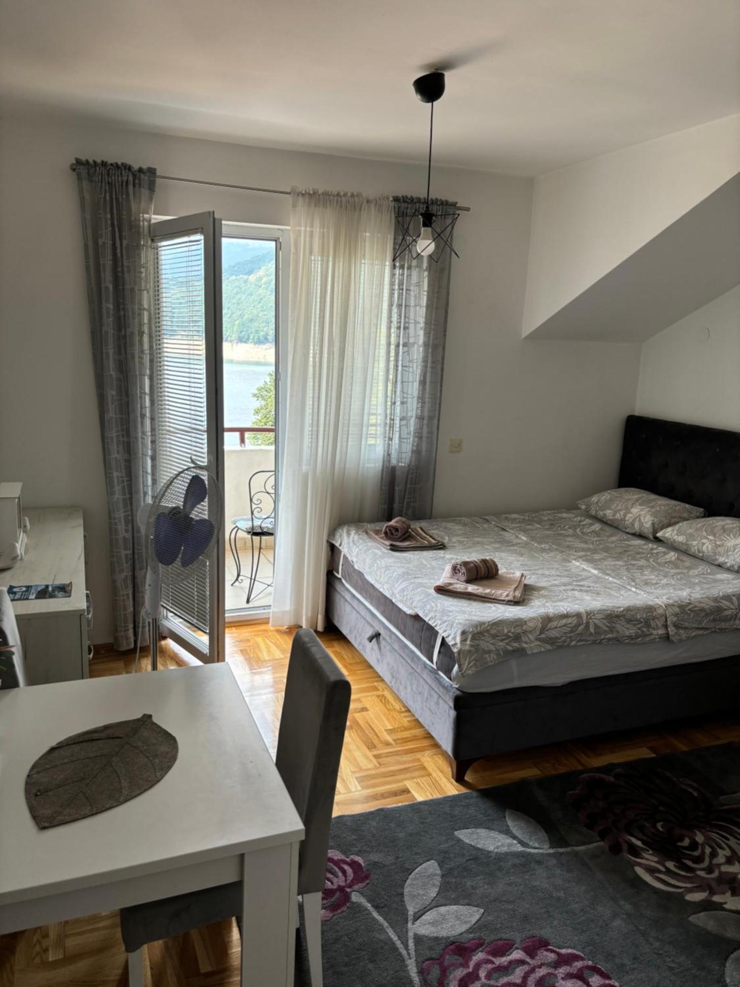 Zora Apartment Плужине Екстер'єр фото