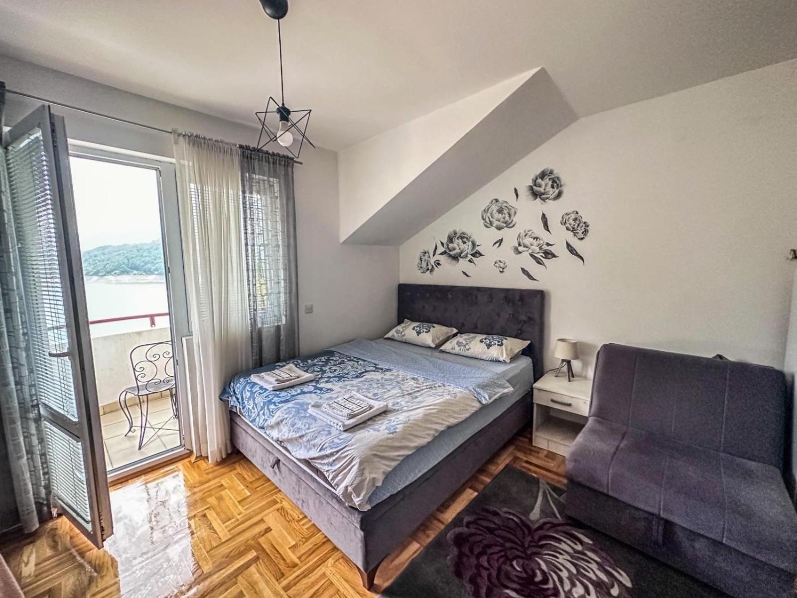 Zora Apartment Плужине Екстер'єр фото
