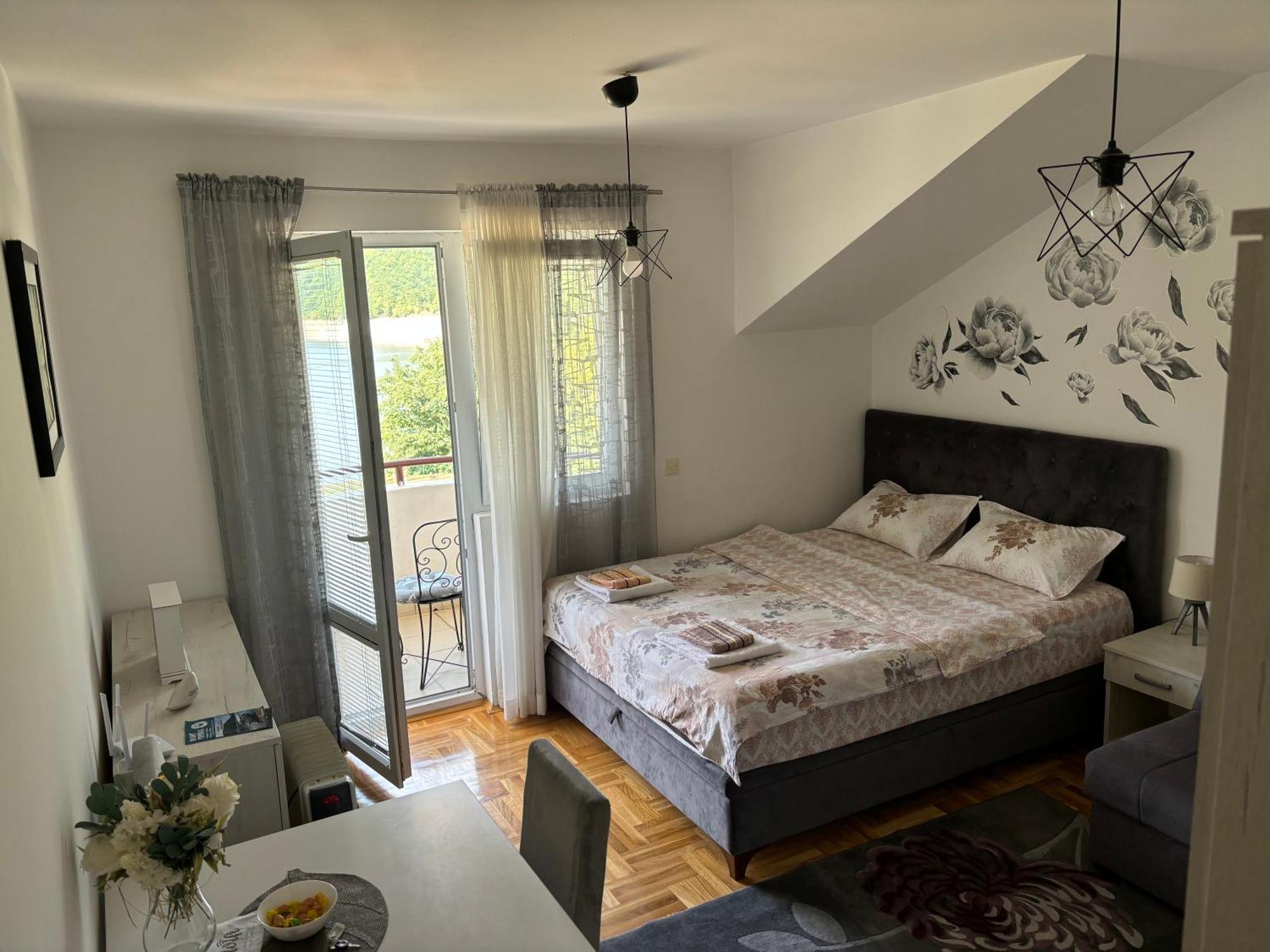 Zora Apartment Плужине Екстер'єр фото