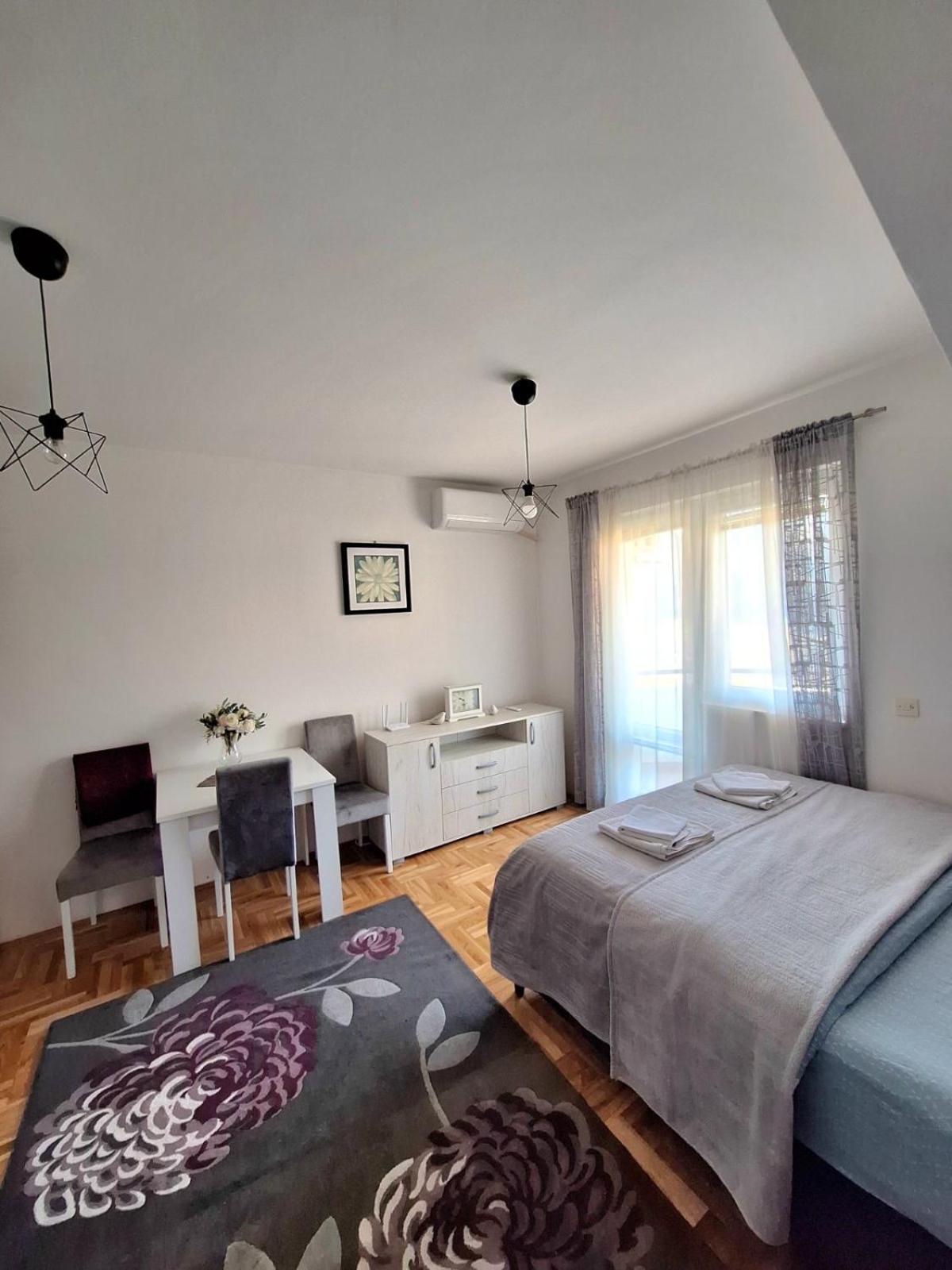 Zora Apartment Плужине Екстер'єр фото